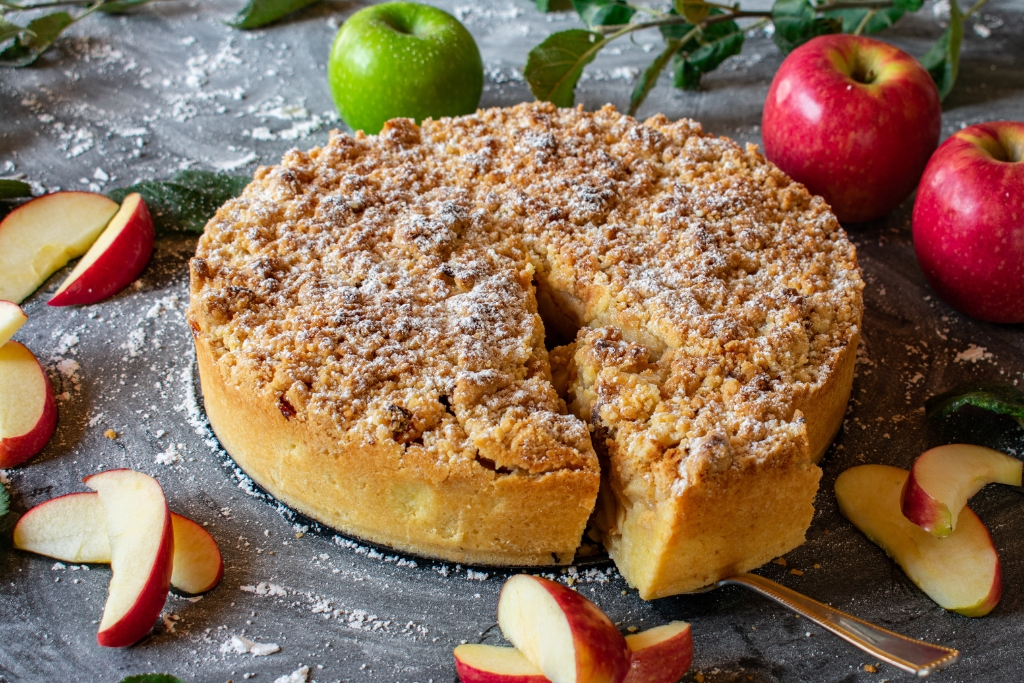Apple Crumble Cake by Angelike Heine Getty Images canva.com