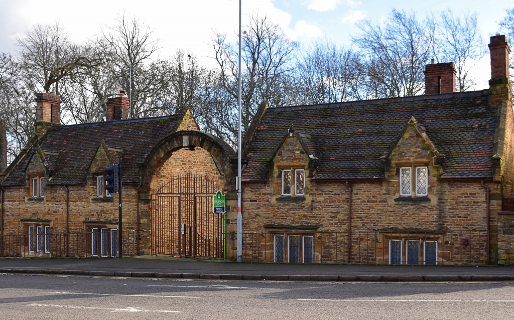 Archway Cottages in Abington Park © essentially-england.com