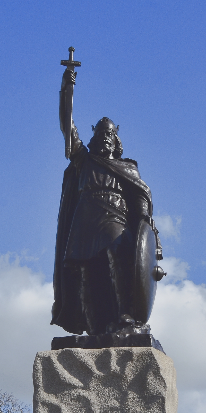 King Alfred the Great Statue © essentially-england.com