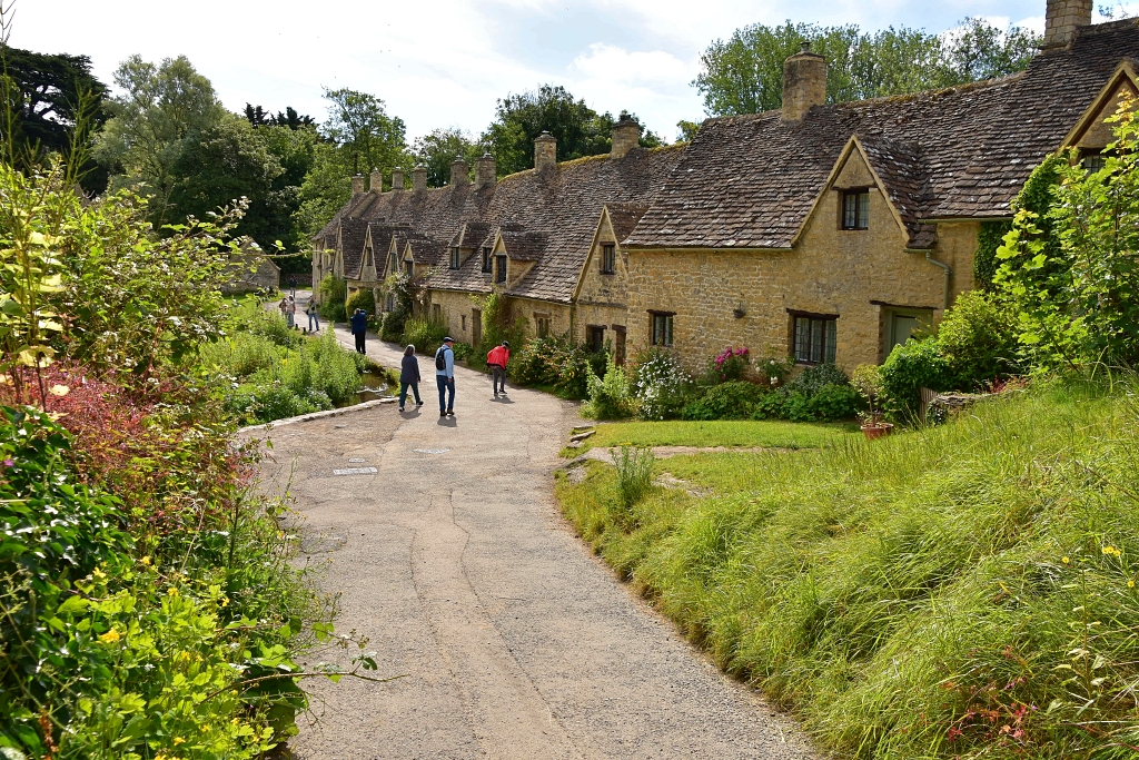 Arlington Row in Bibury © essentially-england.com