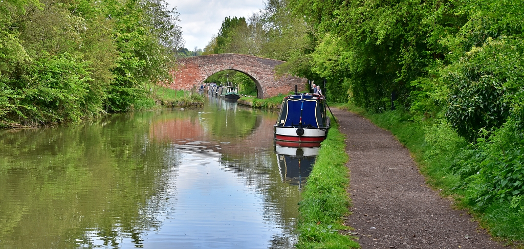 Canal Scene © essentially-england.com