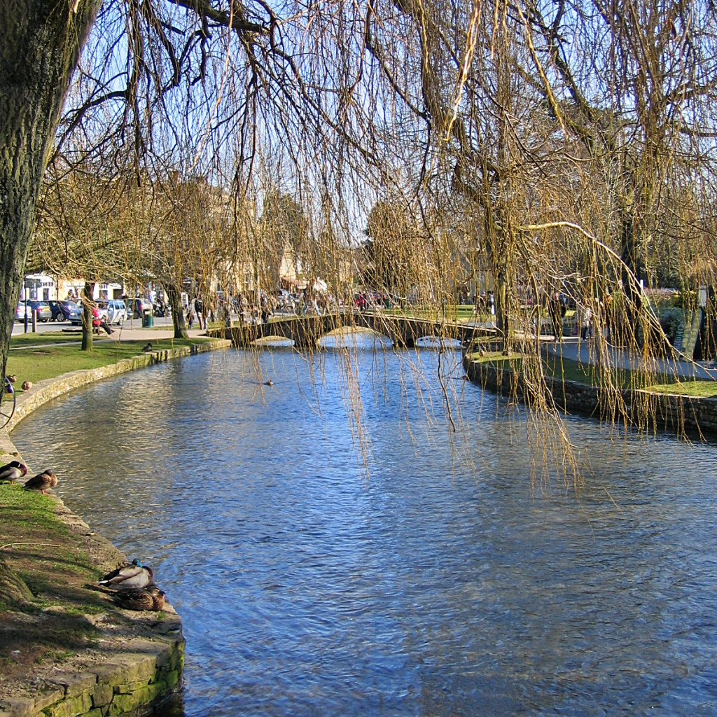 Bourton-on-the-Water © essentially-england.com