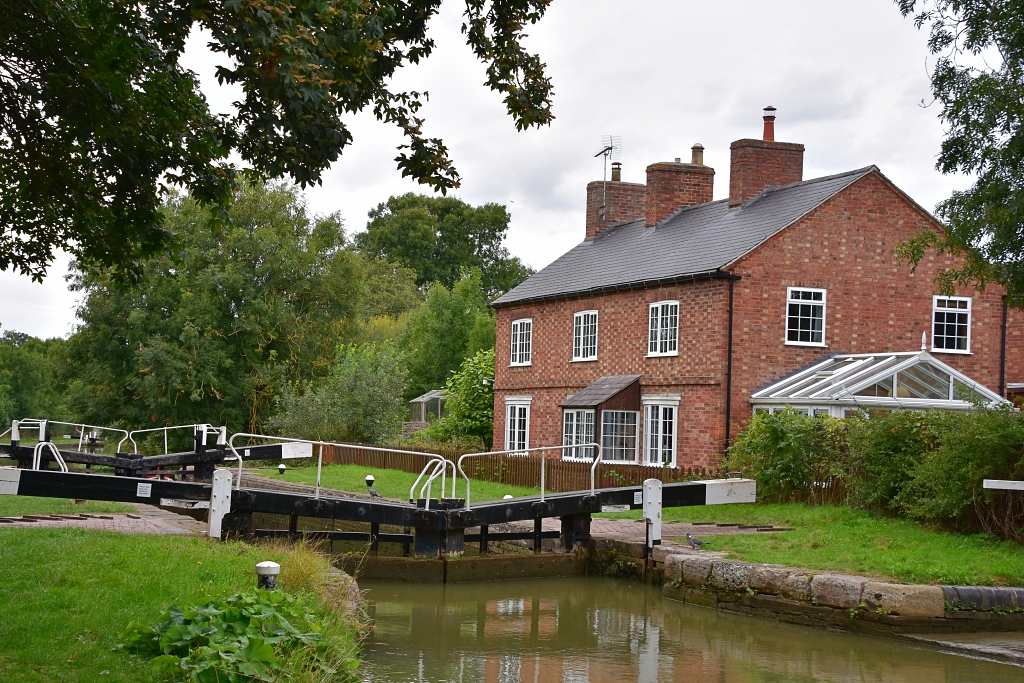 The Grand Union Canal in Braunston © essentially-england.com