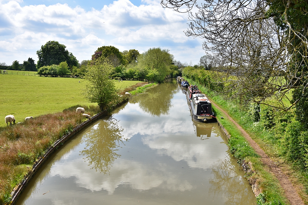 Crossing the Oxford Canal at the Start of our Braunston Canal Walk © essentially-england.com