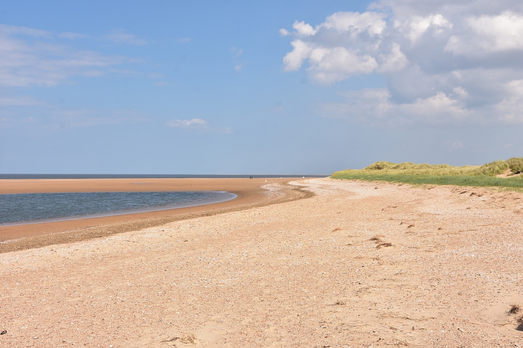 Walking on the Beach from Burnham Overy Staithe to Wells-next-the-Sea © essentially-england.com