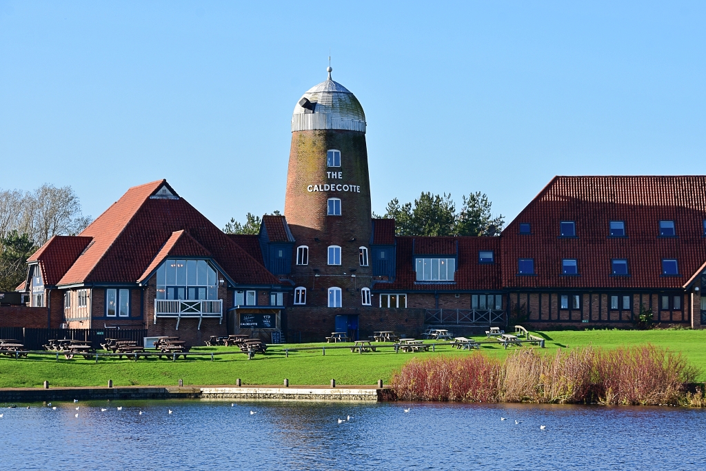 Caldecotte Windmill in Milton Keynes © essentially-england.com