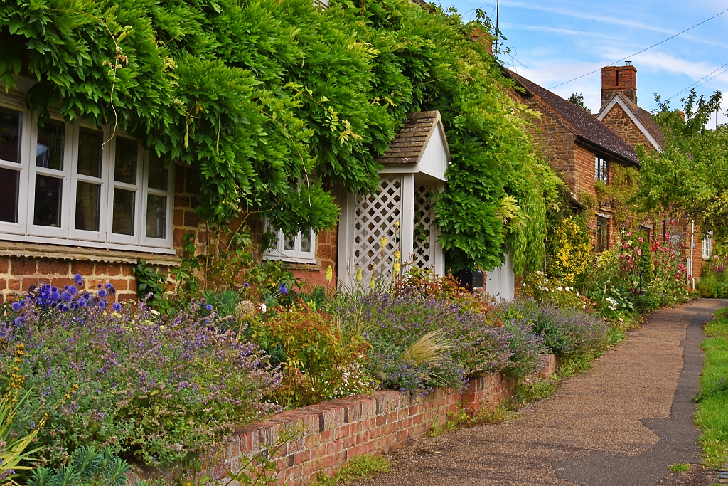 Moreton Pinkney in Bloom © essentially-england.com