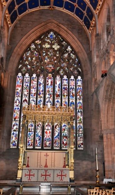 The Altar and East Window © essentially-england.com