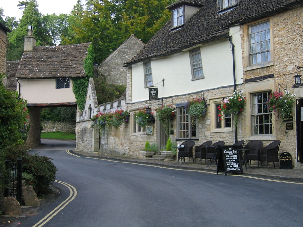 Castle Combe Scene © essentially-england.com