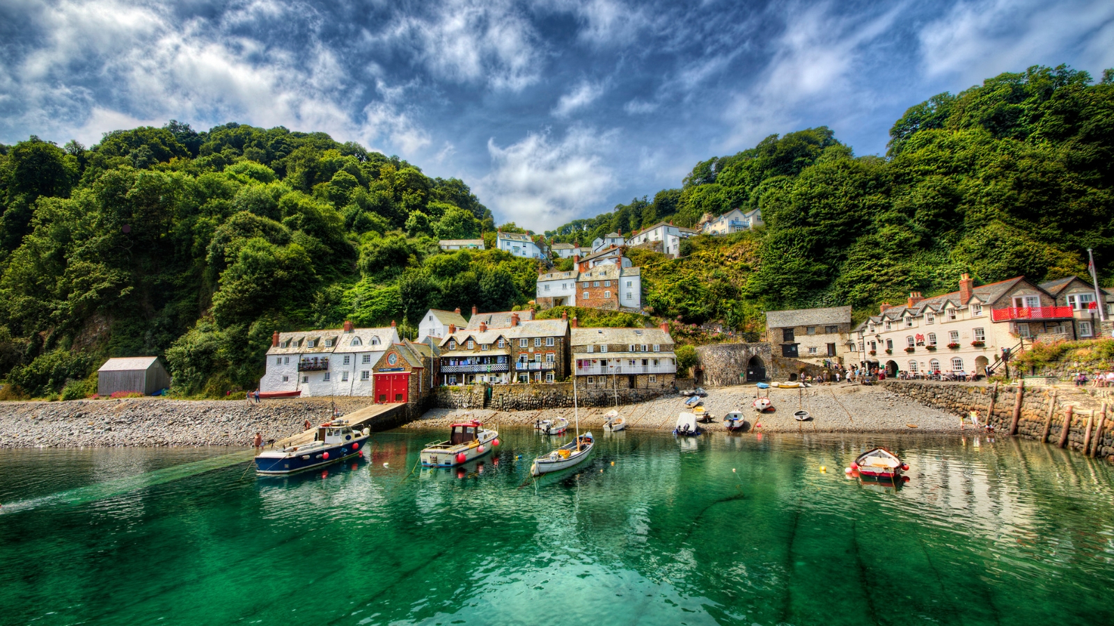 Clovelly Harbour © RolfSt | Getty Images canva.com