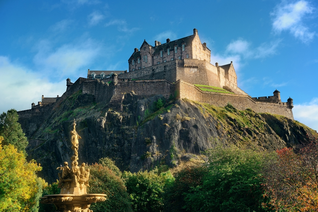 Edinburgh Castle © rabbit75_cav | canva.com