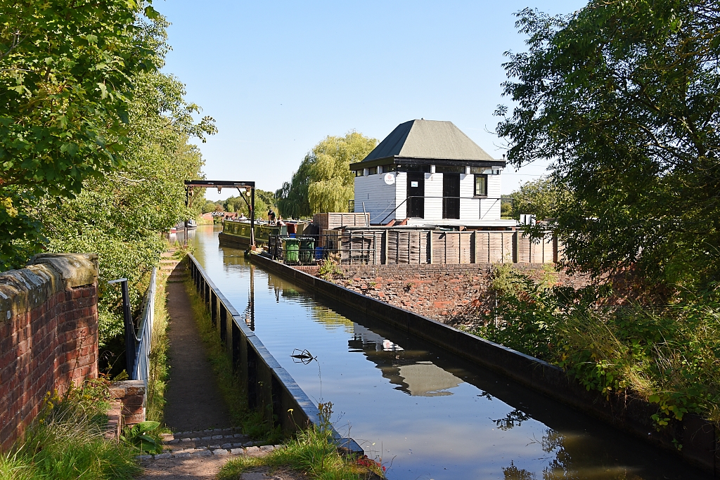 The Wootten Wewen Aqueduct © essentially-england.com