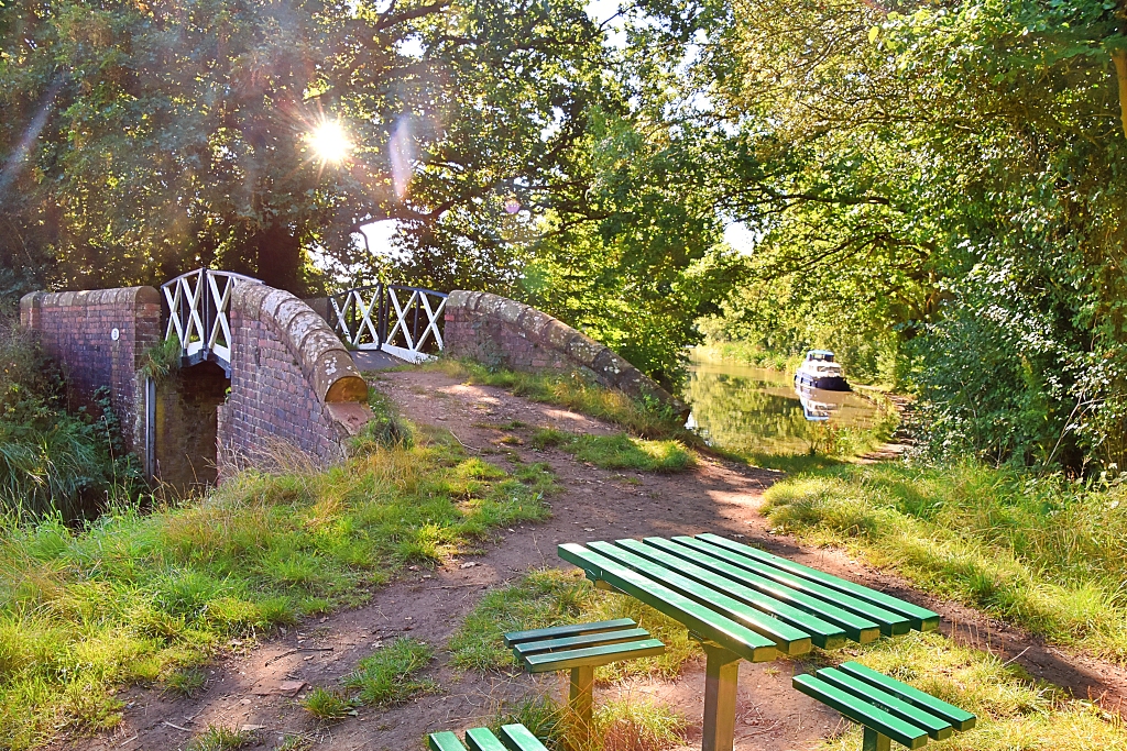 Joining the Stratford-upon-Avon Canal at Bridge 51 © essentially-england.com