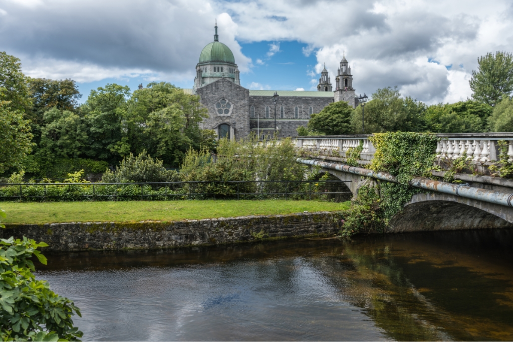 Galway Cathedral © ClaudineVM | Getty Images canva.com