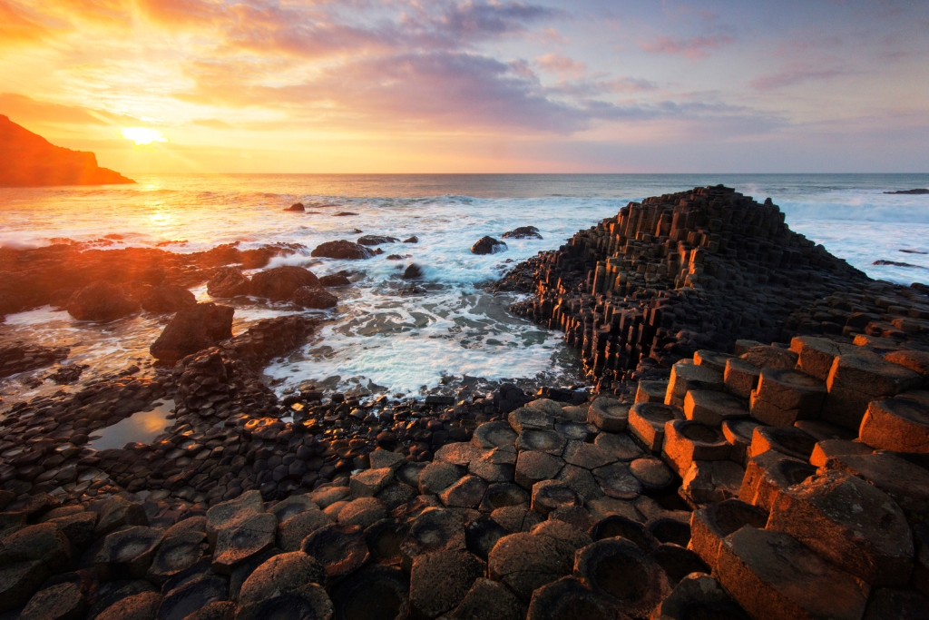 Sunset at the Giant's Causeway © bogdanhoria | Getty Images canva.com
