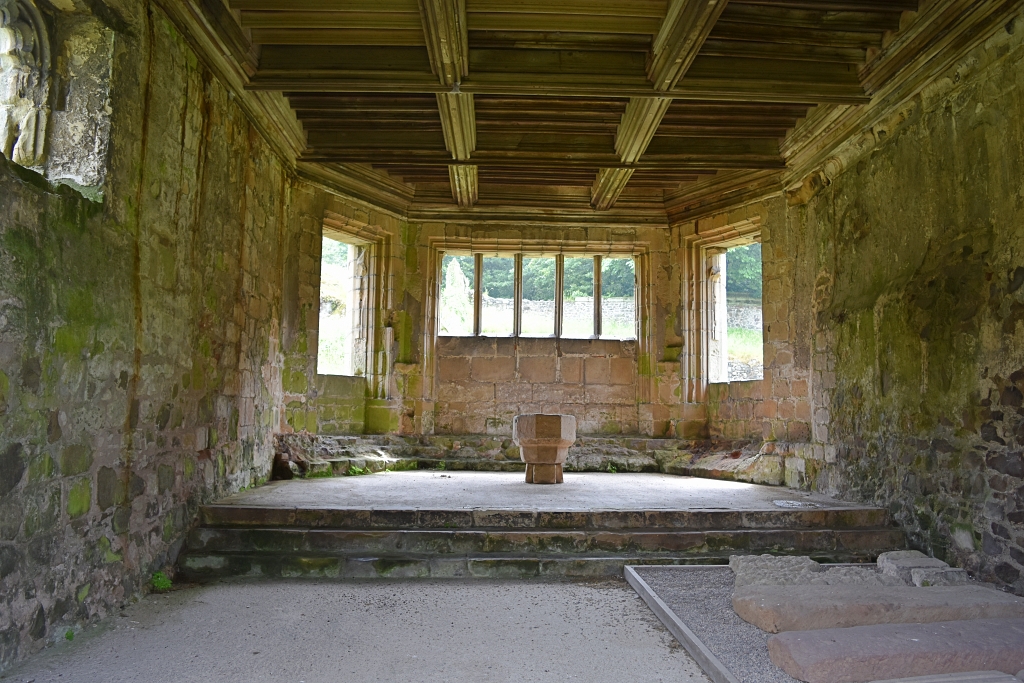 Inside the Chapter House © essentially-england.com