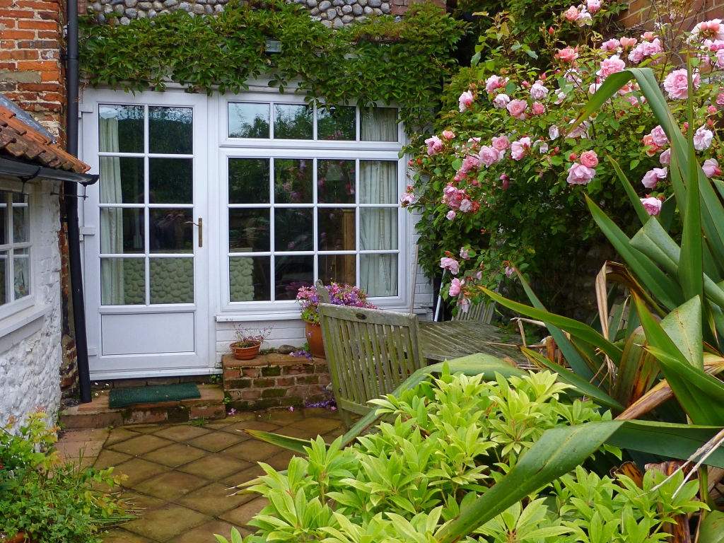 Honey Barrel Cottage in Stiffkey © essentially-england.com