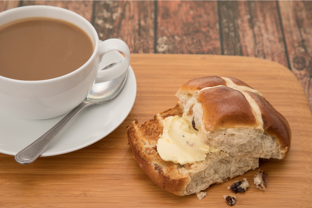 Enjoying a Hot Cross Bun and a Cup of Tea &copy; clubphoto | Getty Images canva.com