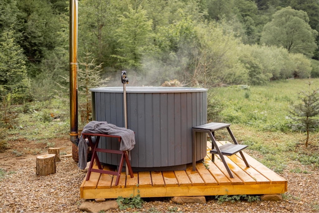 Fire Powered Hot Tub Ready for Action © RossHelen | canva.com