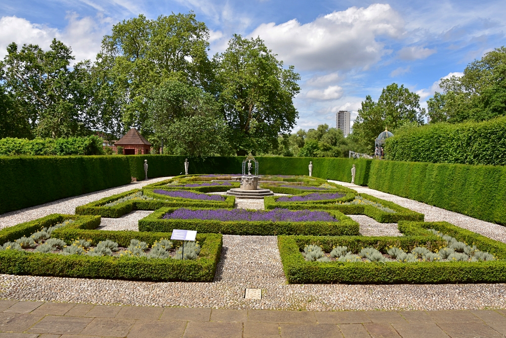 The Parterre Garden of Kew Palace © essentially-england.com