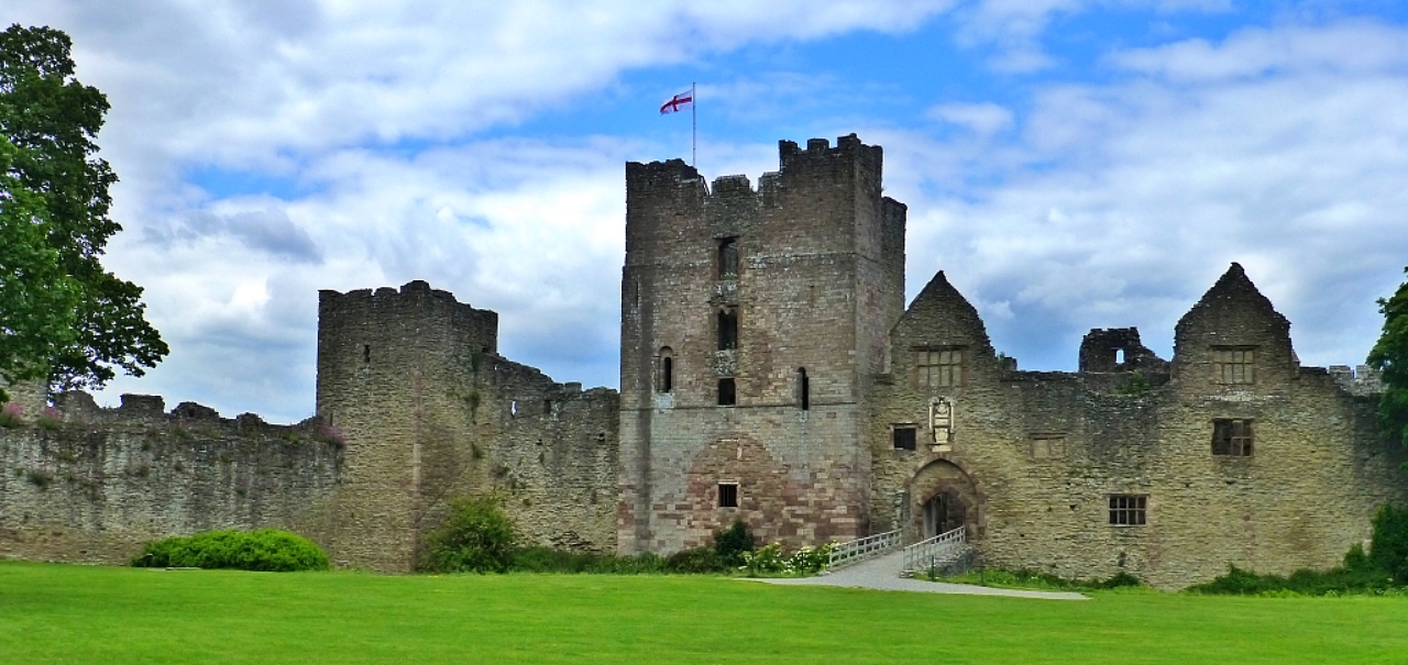 The Great Tower/Gatehouse Keep © essentially-england.com