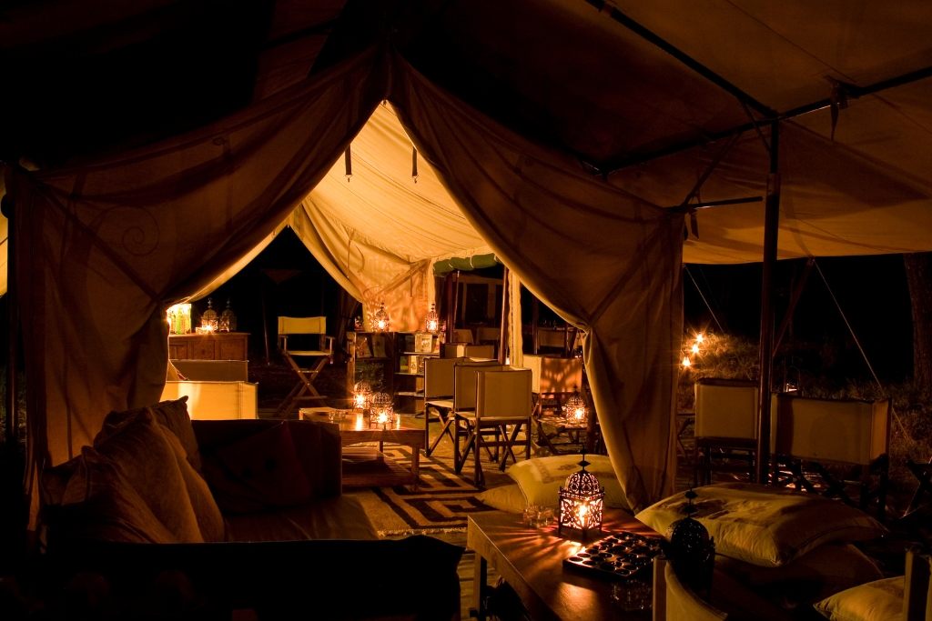 Evening Glamping Tent Scene © WLDavies | Getty Images canva.com