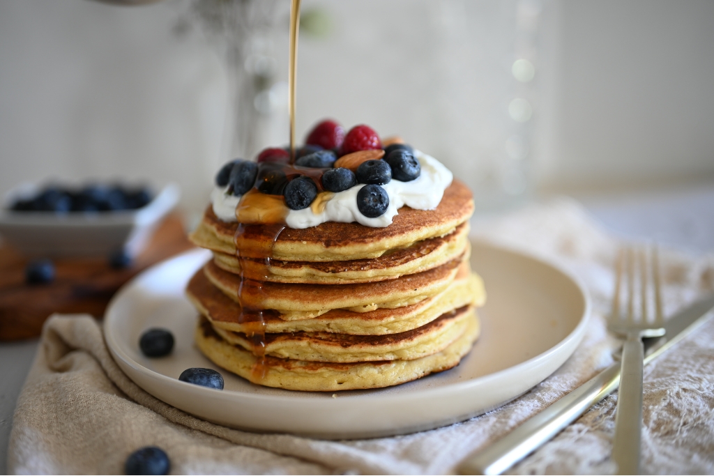 Pancakes with Fruit © eat kubba | Pexels canva.com