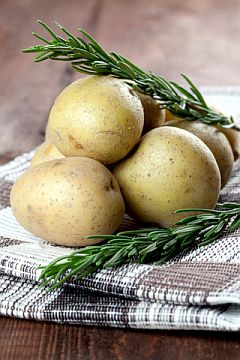 Easy Potato Soup: potatoes and rosemary © Corinna Gissemann | dreamstime.com
