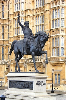 Statue of King Richard the Lionheart outside the Houses of Parliament
© essentially-england.com