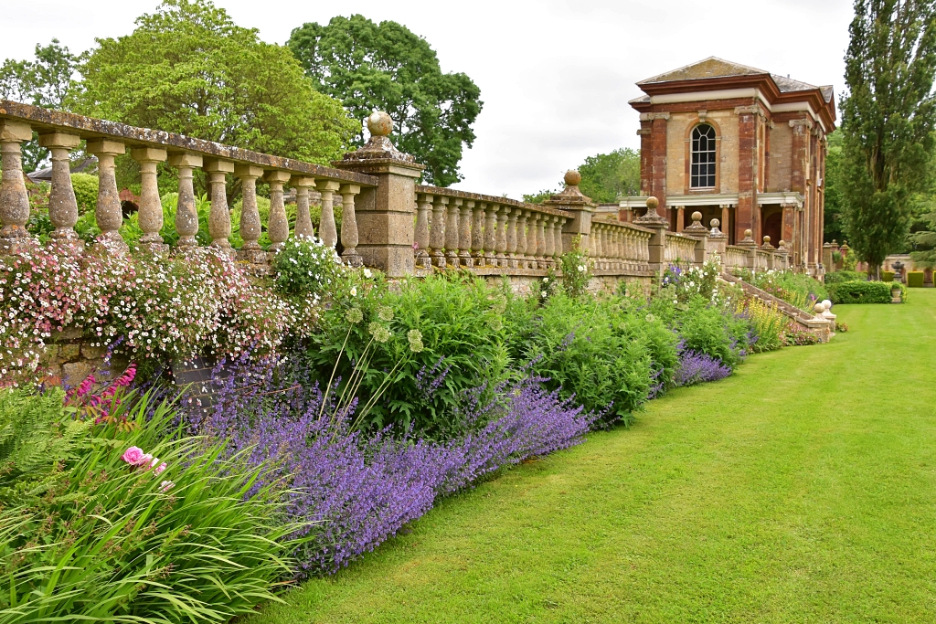 The Terraced Garden and East Pavilion © essentially-england.com