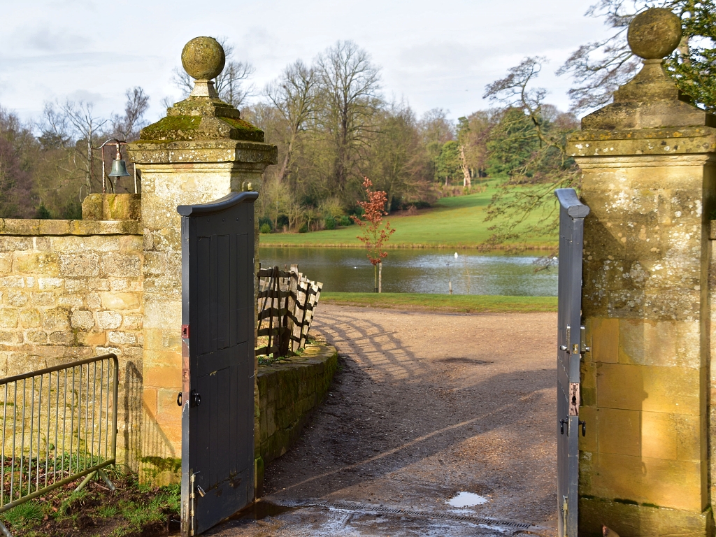 The Bell Gate in Stowe Gardens © essentially-england.com