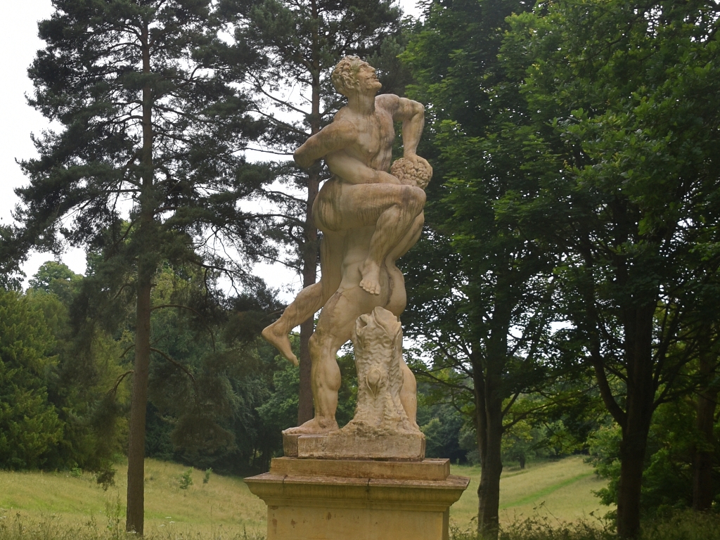 Hercules and Antaeus Statue in Stowe Gardens © essentially-england.com