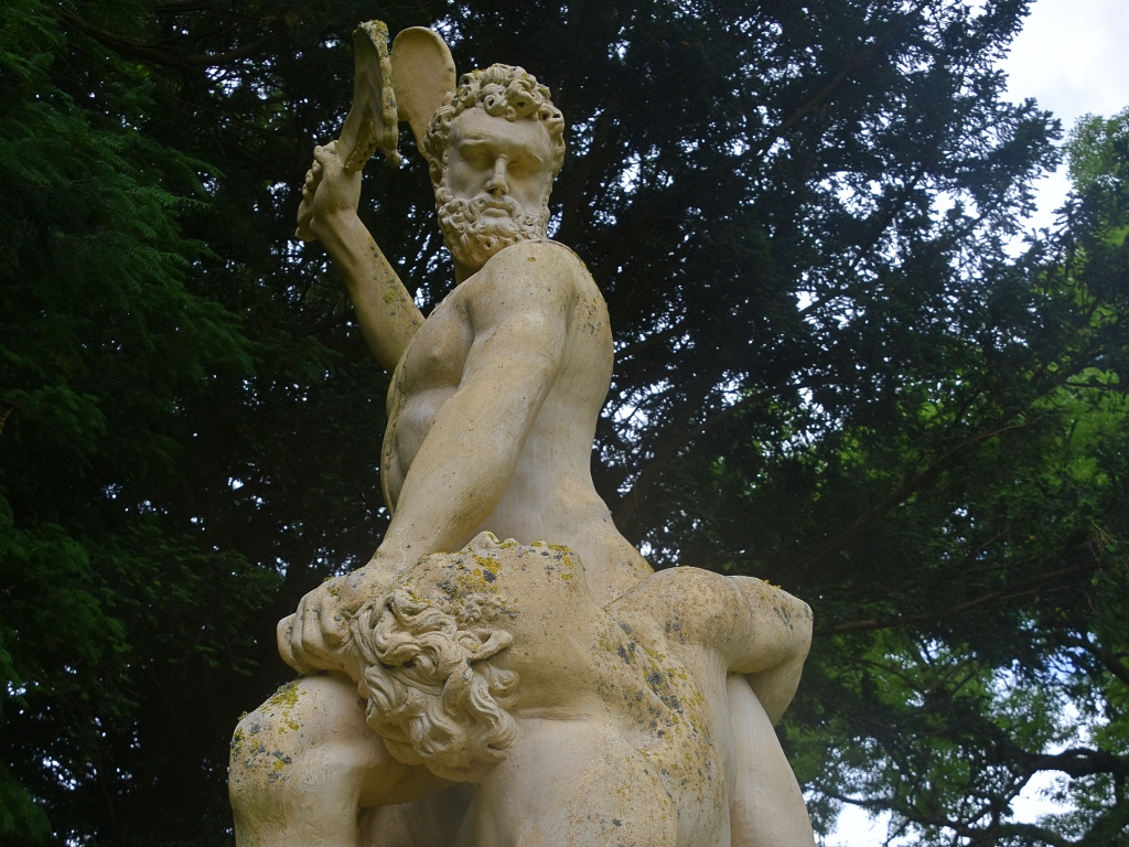 Samson and the Philistine Statue in Stowe Gardens © essentially-england.com