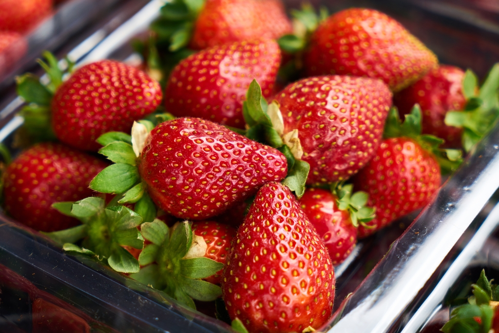 Strawberries © Engin Akyurt | Pexels canva.com