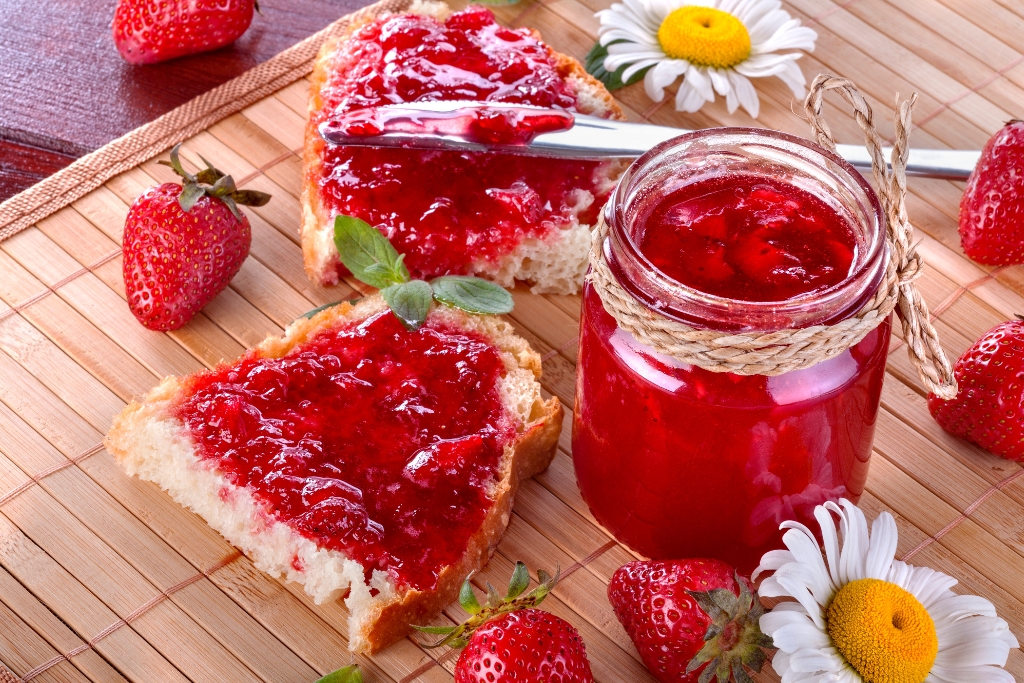 Strawberry Jam © ddsign stock | Getty Images canva.com