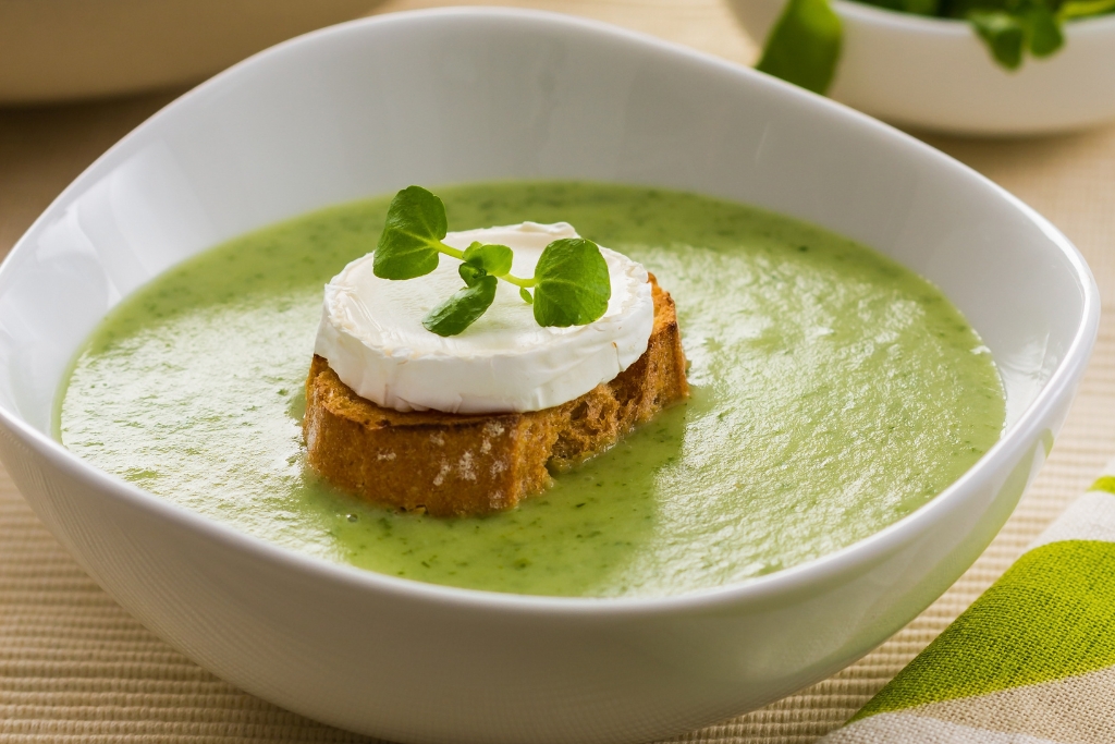 Hearty Watercress Soup © Proformabooks | Getty Images canva.com