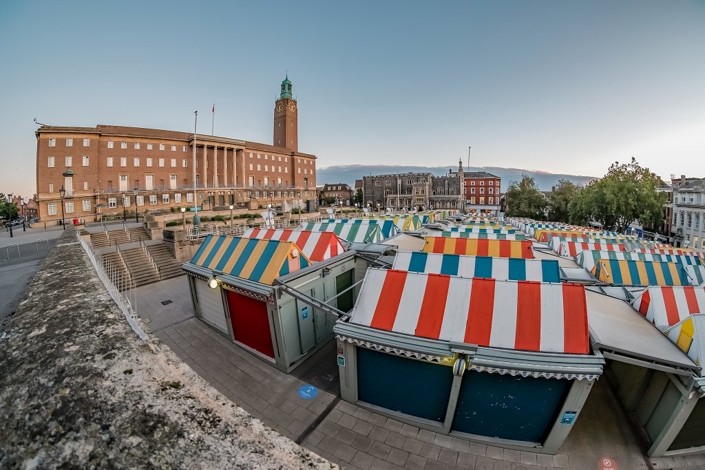 Norwich City Hall and Market © Wirestock | depositphotos.com