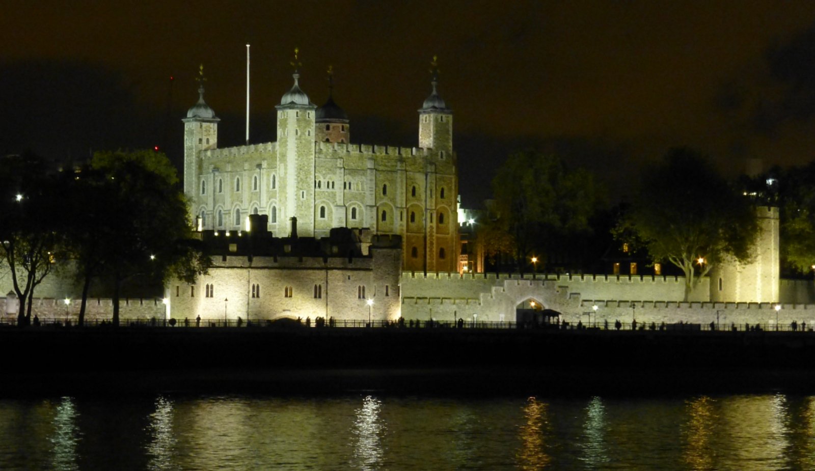 The Tower of London at Night © essentially-england.com