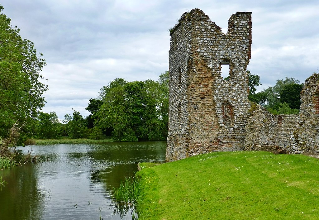 Baconsthorpe Castle and Mere © essentially-england.com