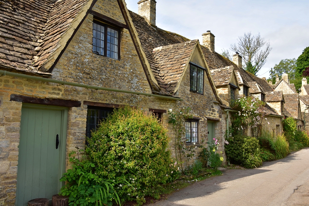 Arlington Row in Bibury © essentially-england.com