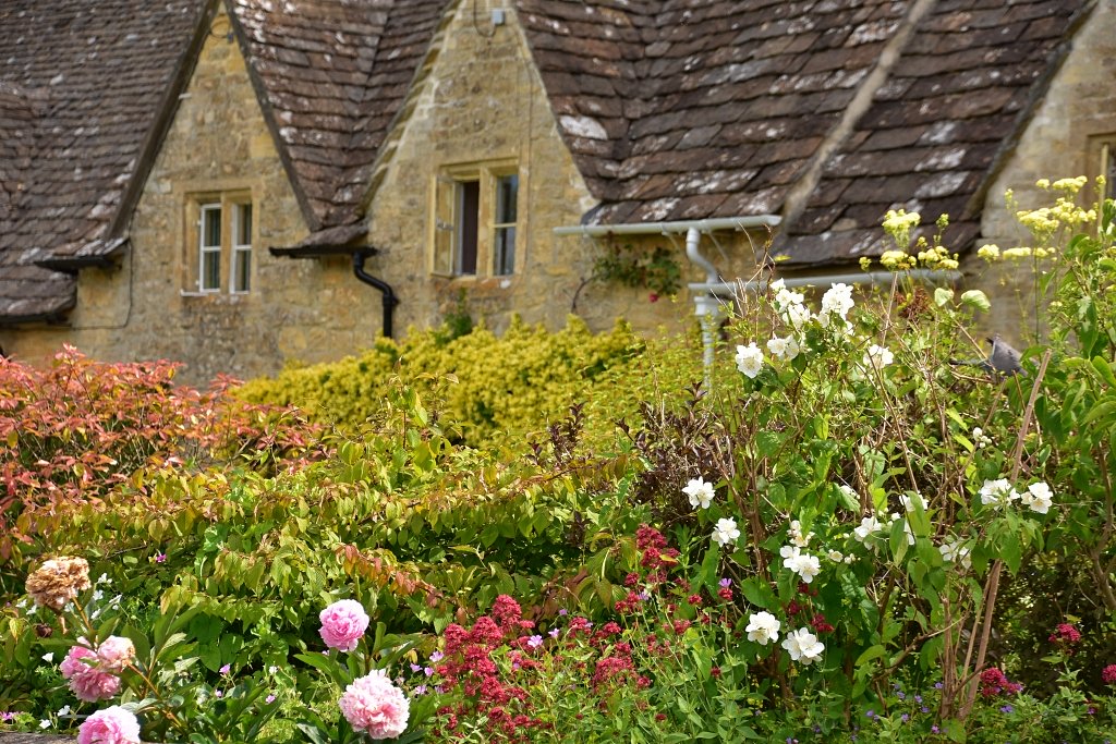 A Colourful Garden in Bibury © essentially-england.com