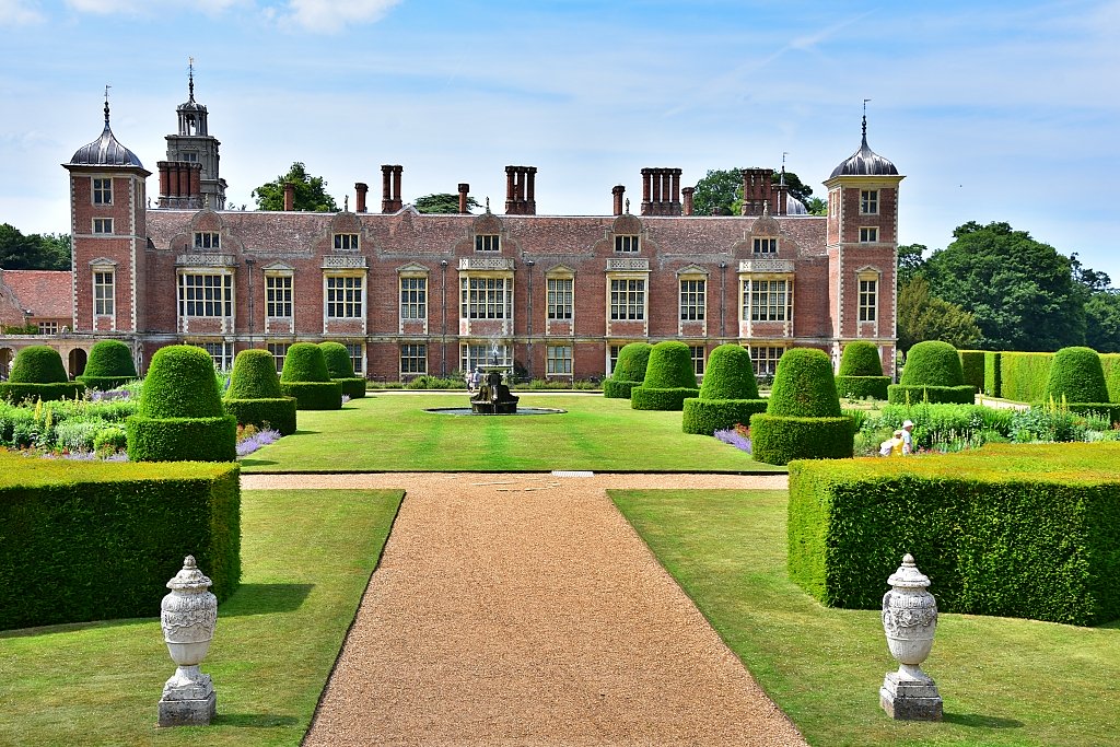 The Parterre Garden © essentially-england.com