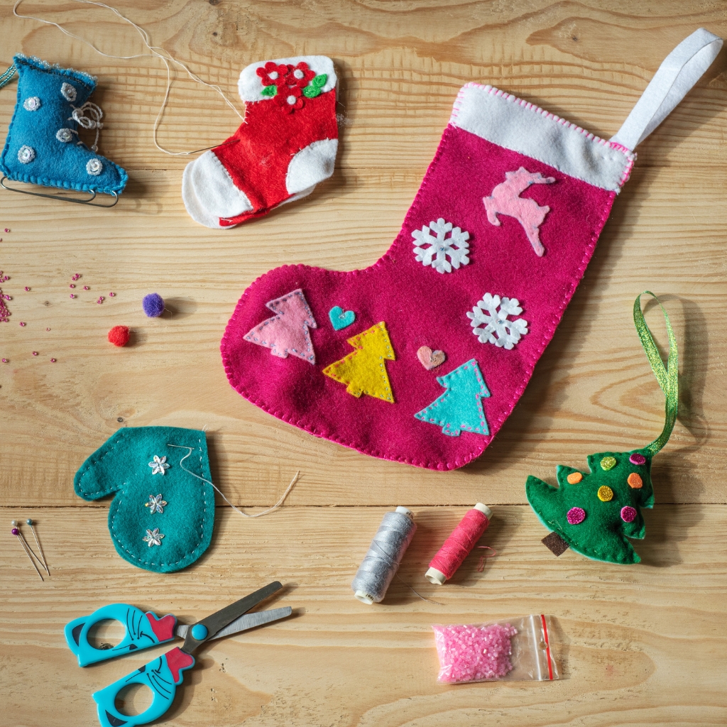 Christmas Stockings © marinesea | Getty Images canva.com