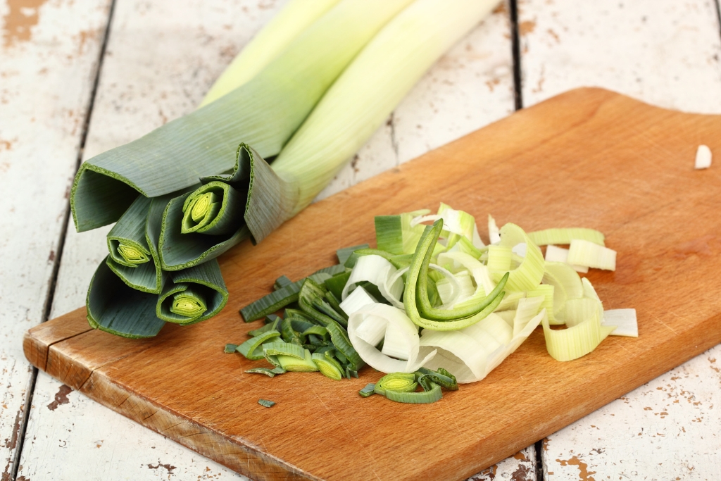 Chopping Leeks © sanapadh | Getty Images canva.com