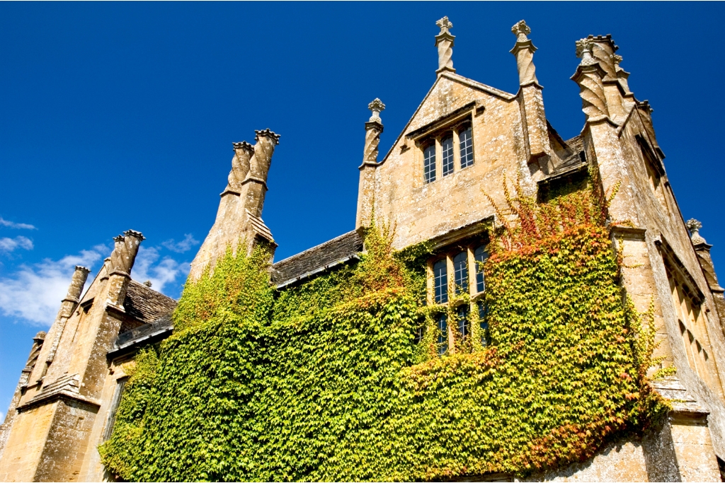 English Country House © RMAX | Getty Images canva.com