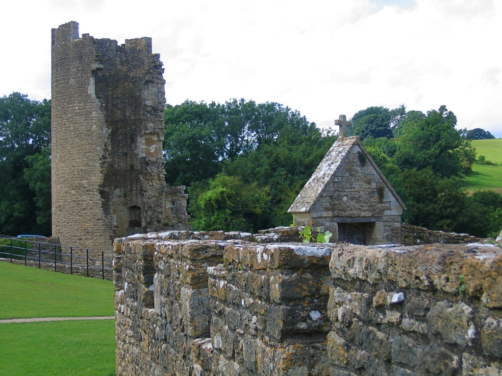 Farleigh Hungerford Castle © essentially-england.com