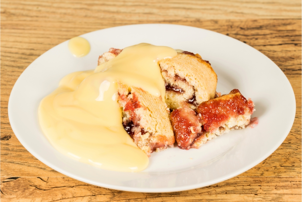 Jam Roll and Custard © clubphoto | Getty Images canva.com