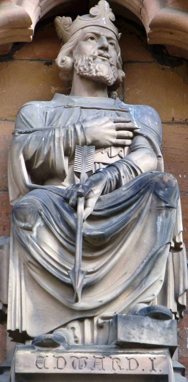 Lichfield Cathedral King Edward I Statue © essentially-england.com