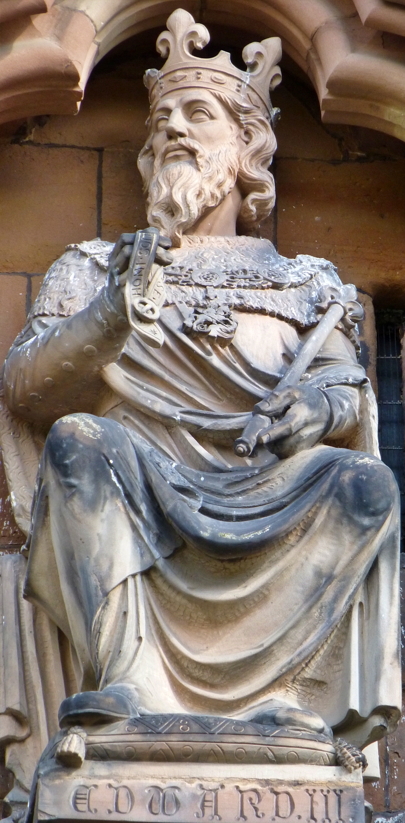 Lichfield Cathedral King Edward III Statue © essentially-england.com