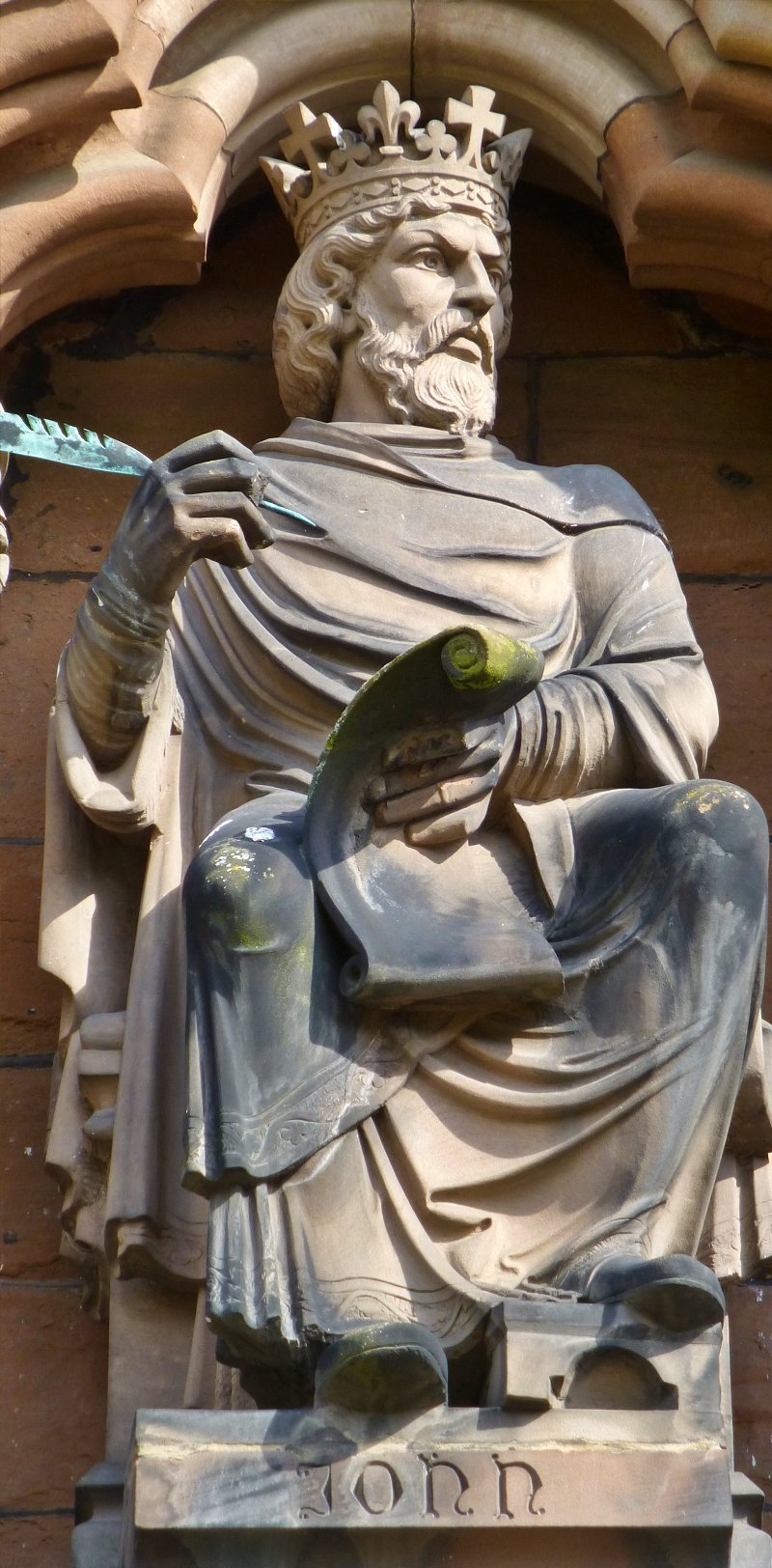 Lichfield Cathedral King John Statue © essentially-england.com